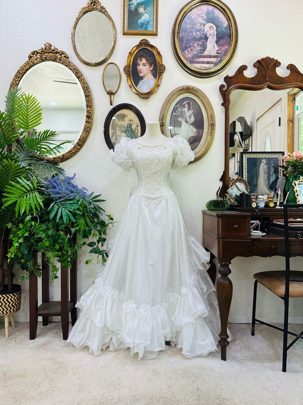 Vintage White Puff Sleeve Lace Wedding Dress